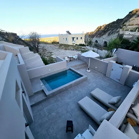 Petroma Cave * Vourvoúlos