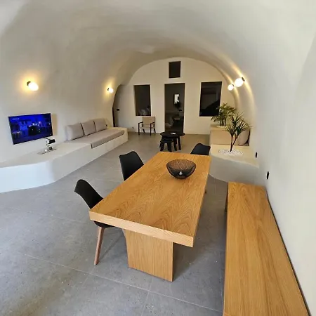 Petroma Cave Vourvoúlos