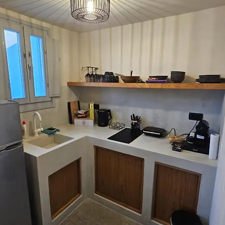 Petroma Cave * Vourvoúlos