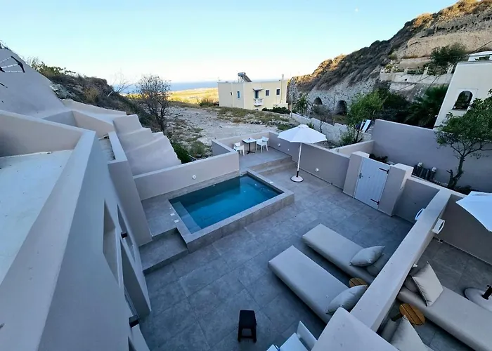 Petroma Cave * Vourvoúlos