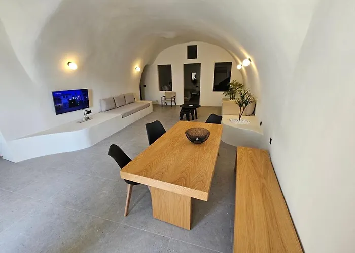 Petroma Cave Vourvoúlos