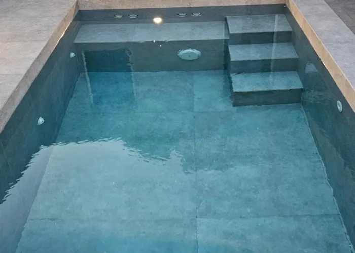 Petroma Cave * Vourvoúlos